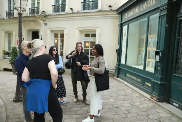 Private guided moment captured at Sacré-Cœur Basilica during Montmartre walking tour
