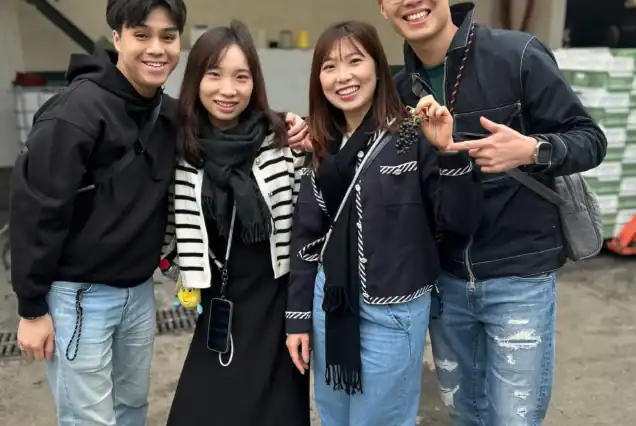 Group photo of clients from champagne day trip from Paris