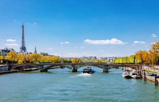 Autumn walking tour in Paris