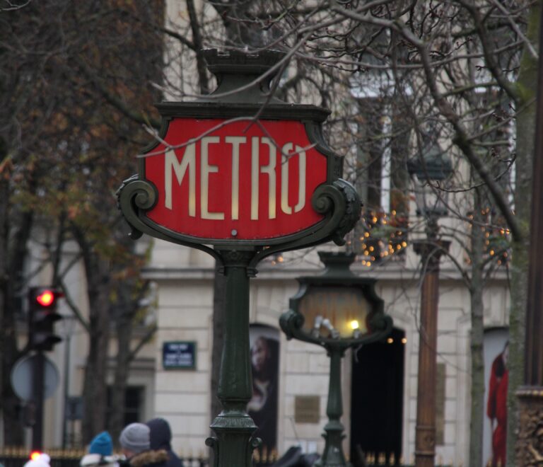 Using the Paris Metro