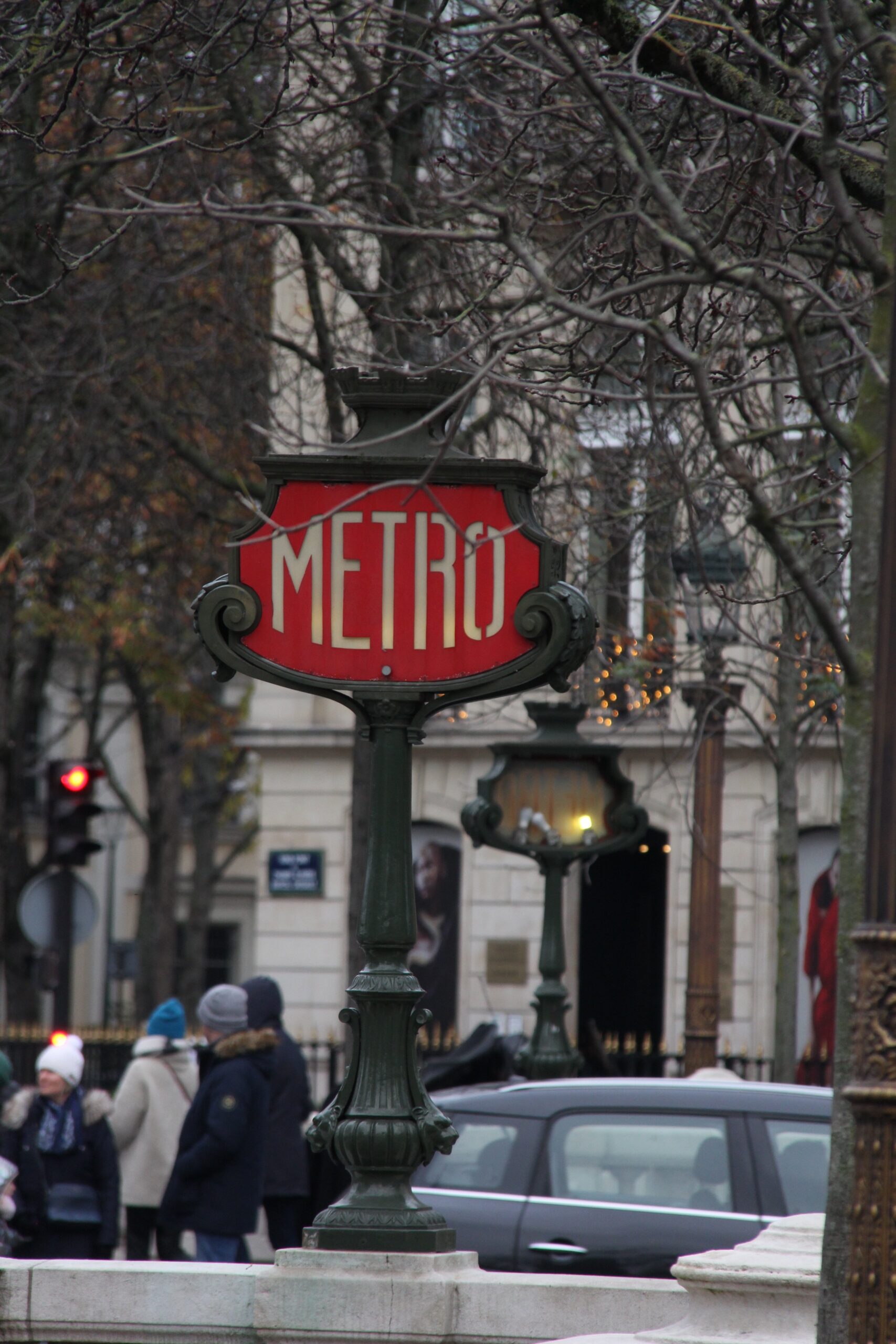 Using the Paris Metro
