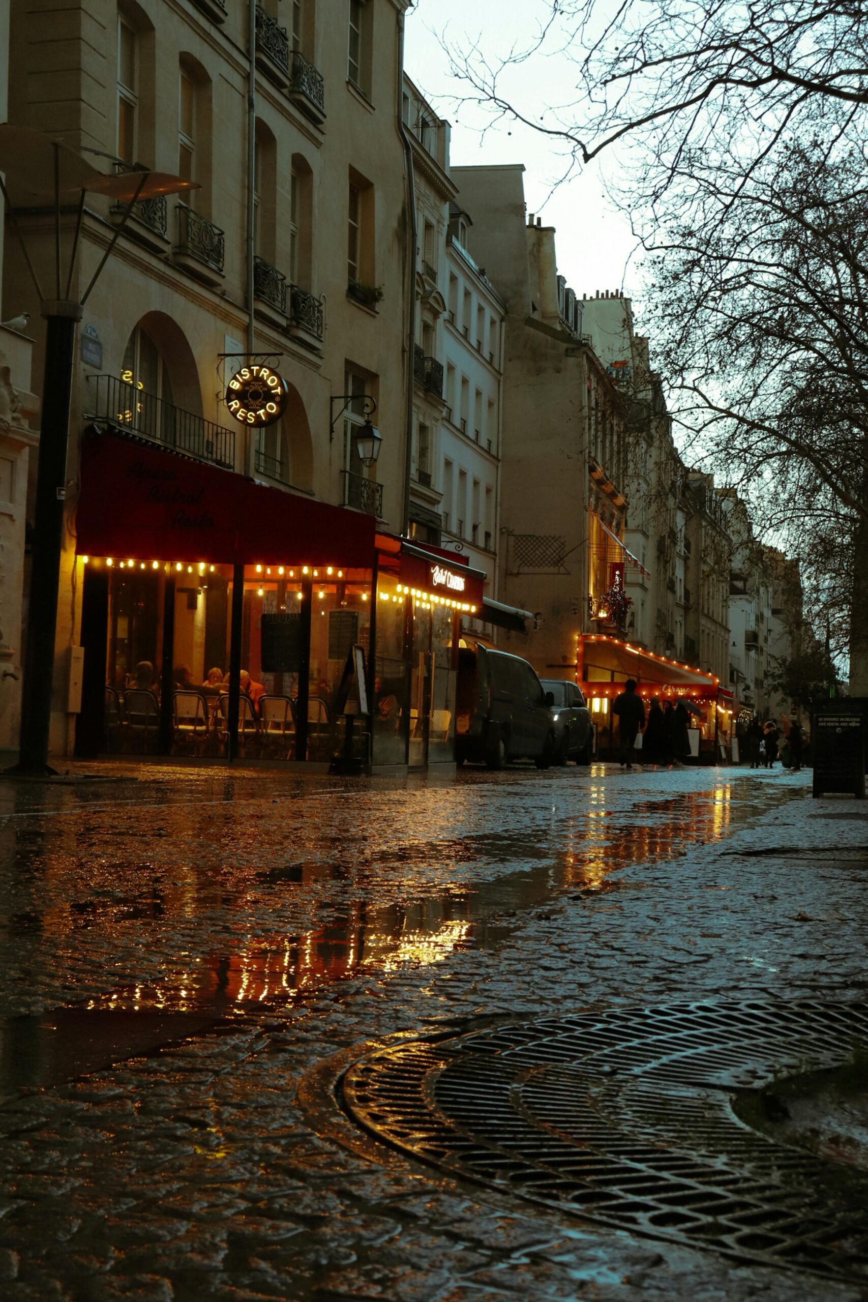 Paris highlighting the best neighborhoods to stay in Paris