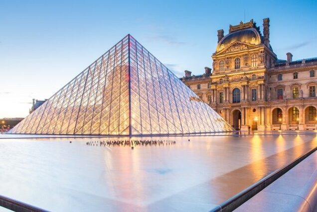 Paris Highlights Tour with the Louvre, Eiffel Tower and Notre Dame